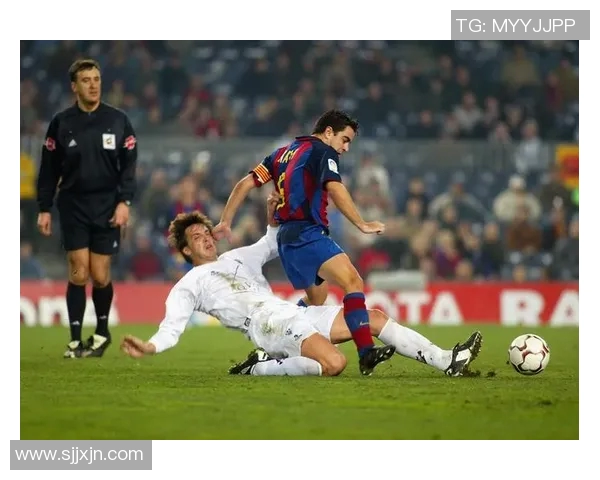 足球巨星魅力全开个人海报高清展现,感受球场风采与荣耀时刻