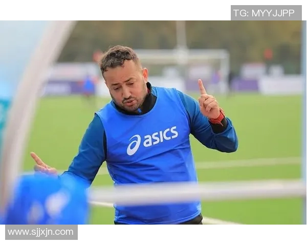 男足球星转型执教生涯探秘从绿茵场到教练席的蜕变之路 男足球星转型执教生涯探秘从绿茵场到教练席的蜕变之路